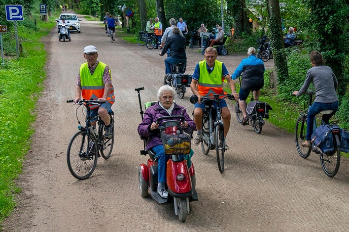 Eindelijk met de “club” naar buiten - Foto: Paul Scholten
