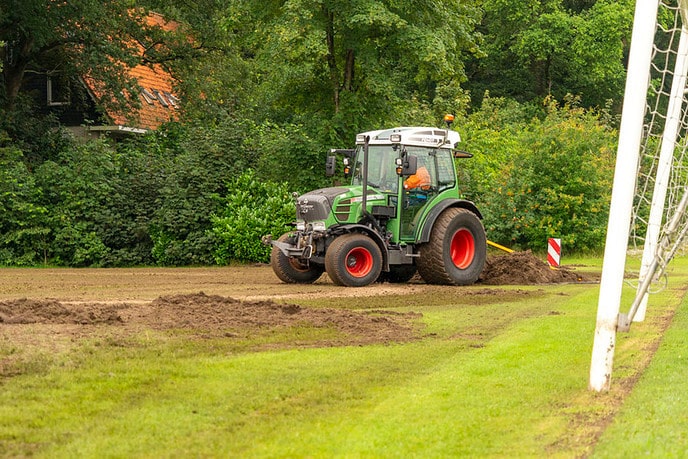 Groot onderhoud natuurgrasvelden sportparken - Foto: Paul Scholten