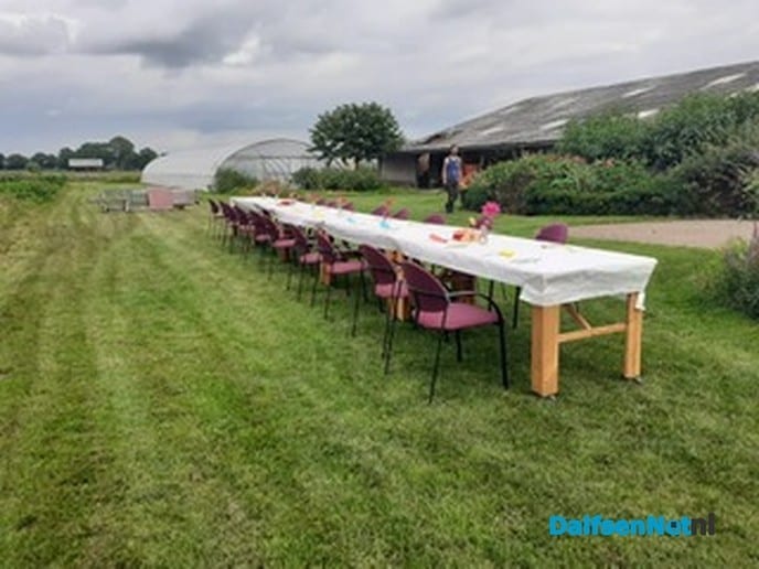 Bescheiden viering 15 jarig bestaan Landjuweel “de Hoeven” - Foto: Ingezonden foto