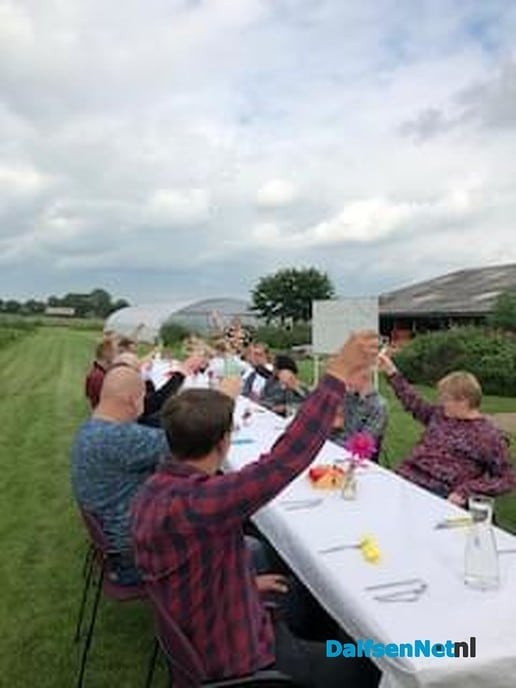Bescheiden viering 15 jarig bestaan Landjuweel “de Hoeven” - Foto: Ingezonden foto
