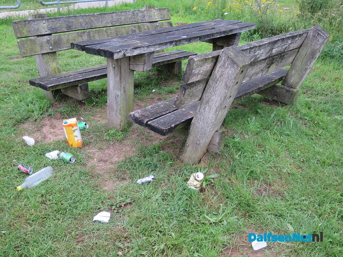 Ergernis, vuiligheid, nonchalance en afval - Foto: Wim