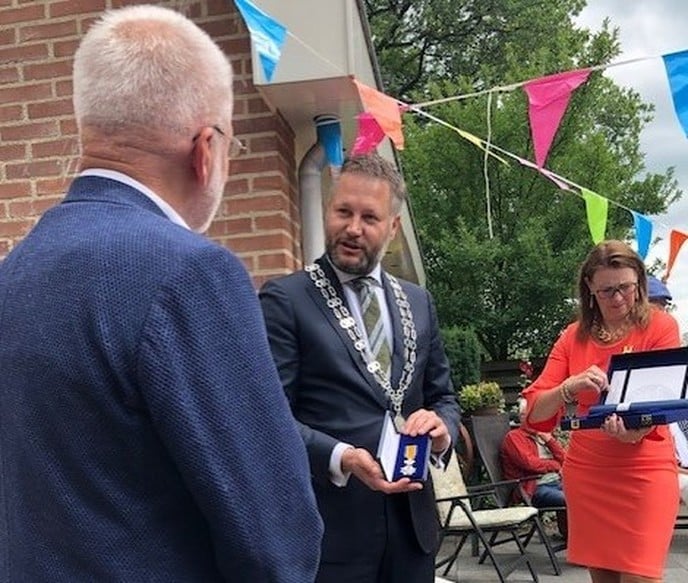 De burgemeester op bezoek bij Flip Jonkman, de muziekman - Foto: Ingezonden foto