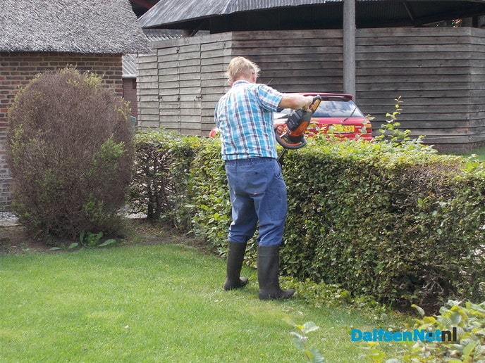 De heggenknipper is er maar druk mee