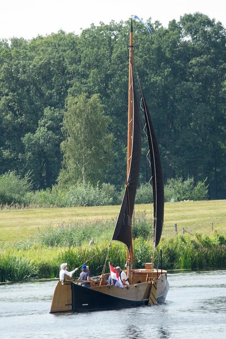 Twee zeilen voor de Vechtzomp Dalfsen - Foto: Geert Bistervels