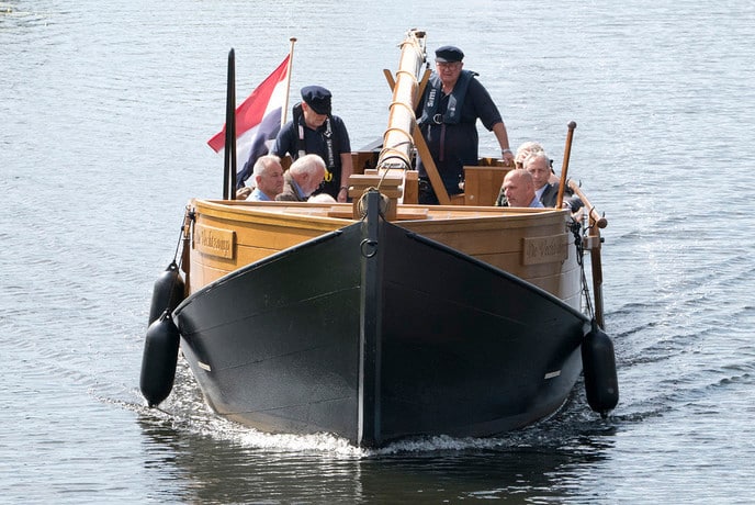 Samen met college van Dalfsen in de Vechtzomp… - Foto: Geert Bistervels
