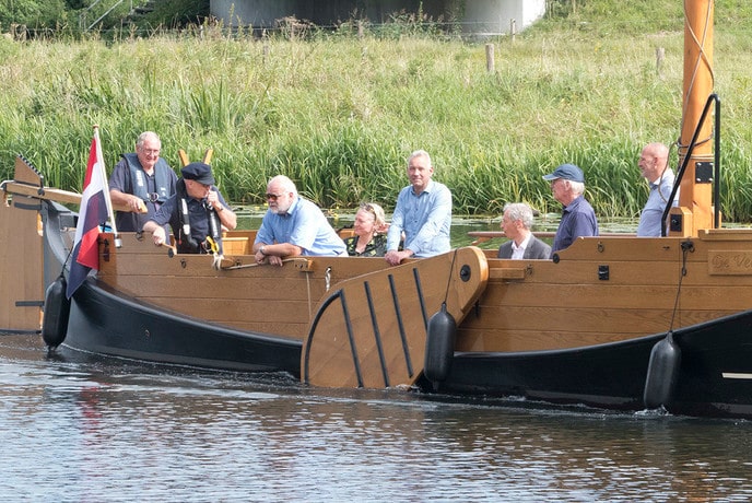 Samen met college van Dalfsen in de Vechtzomp… - Foto: Geert Bistervels
