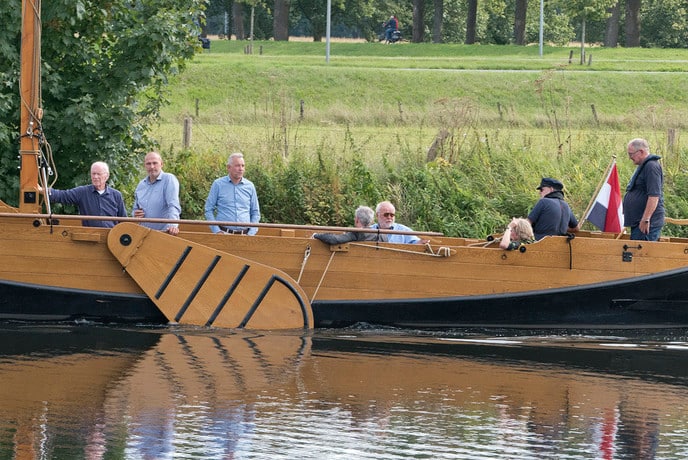 Samen met college van Dalfsen in de Vechtzomp… - Foto: Geert Bistervels