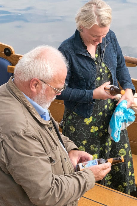 Samen met college van Dalfsen in de Vechtzomp… - Foto: Geert Bistervels