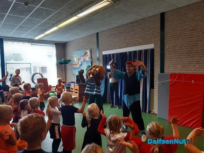 Alternatief Oranjefeest op Bassischool de Wegwijzer in Nieuwleusen - Foto: Ingezonden foto