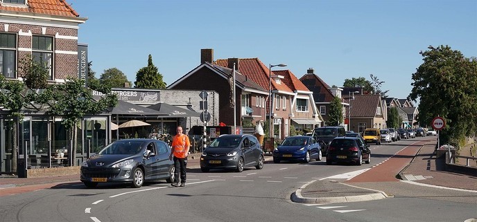 Ook de bediening stond voor de brug - Foto: Paul Scholten