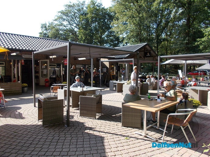 Live terras muziek bij cafe restaurant partycentrum Het Boskamp
