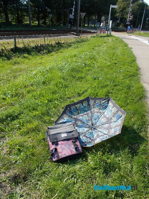 Wie mist tas en paraplu