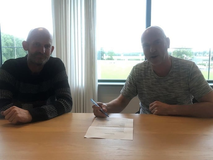 Nieuwe trainingspakkensponsor Hoonhorst 2 - Foto: Ingezonden foto