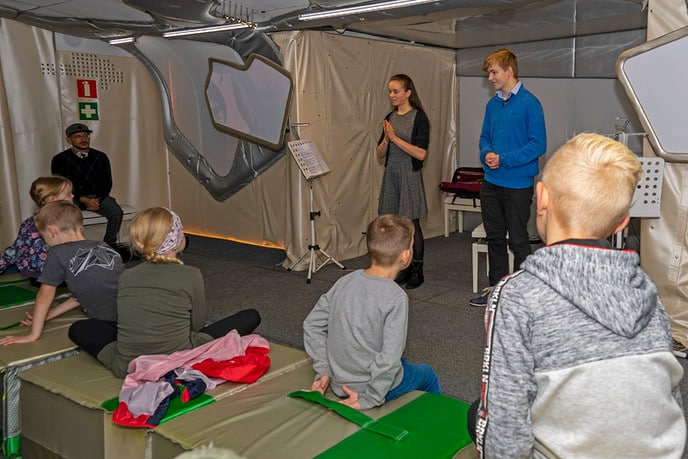 Rijdende concertzaal bij basisschool De Spiegel - Foto: Paul Scholten