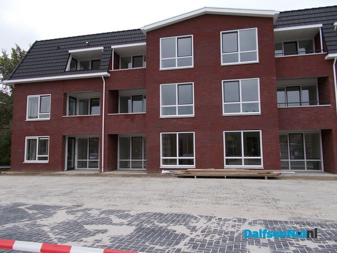 Nog even de gordijntjes ophangen