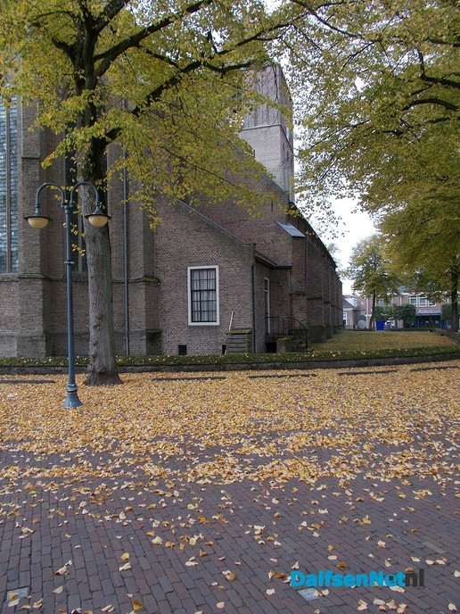 Herbst um die Dalfser Kirche