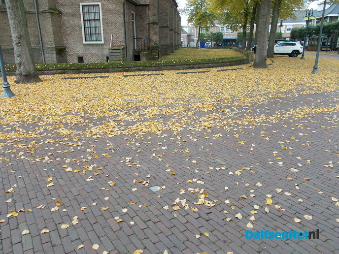 Herbst um die Dalfser Kirche