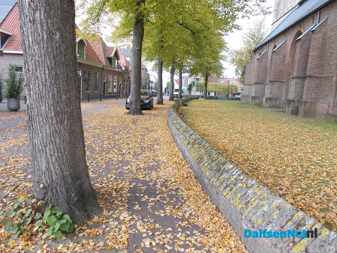 Herbst um die Dalfser Kirche