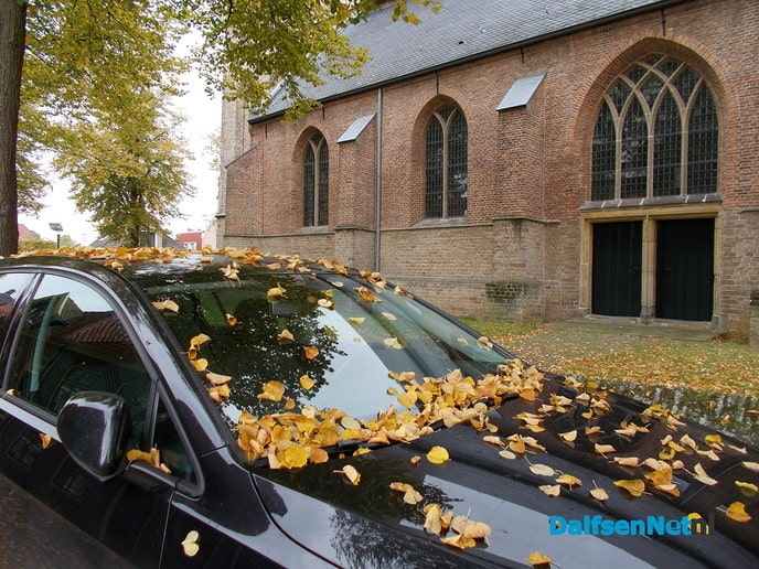 Herbst um die Dalfser Kirche