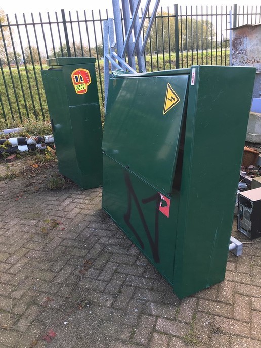 Besturingskasten wegdekverwarming omver gereden - Foto: Wim Jansen