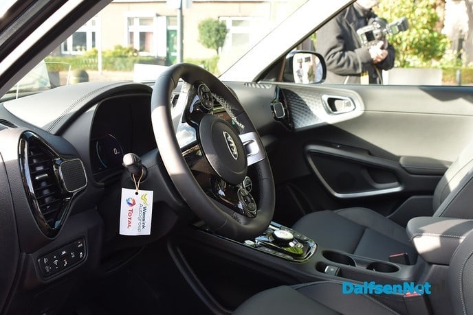 Nieuwe elektrische dorpsdeelauto voor Hoonhorst - Foto: Johan Bokma