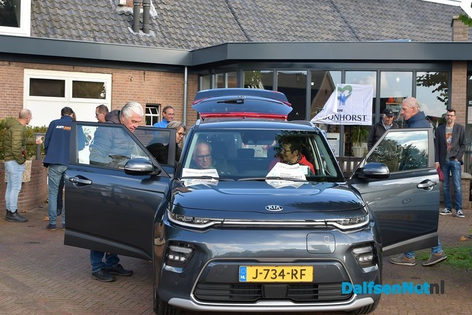 Nieuwe elektrische dorpsdeelauto voor Hoonhorst - Foto: Johan Bokma