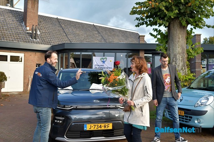 Nieuwe elektrische dorpsdeelauto voor Hoonhorst - Foto: Johan Bokma