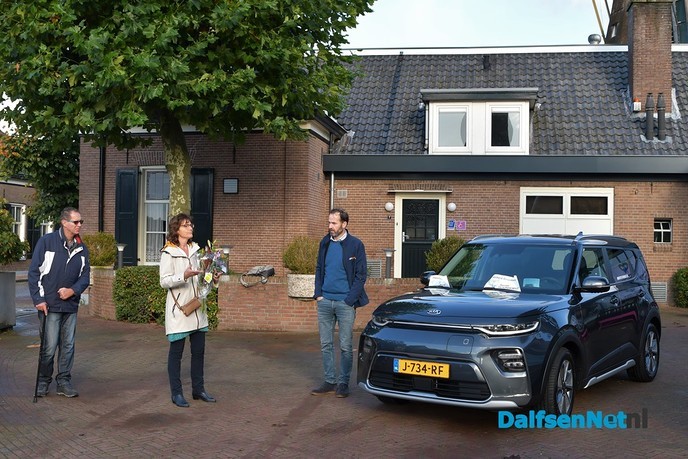 Nieuwe elektrische dorpsdeelauto voor Hoonhorst - Foto: Johan Bokma