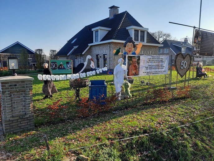 De buurvrouwe is vieftig - Foto: Gruune Jopie