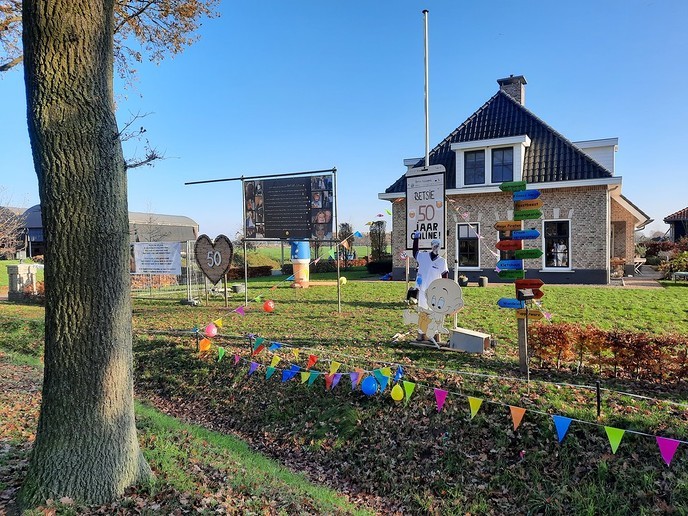 De buurvrouwe is vieftig - Foto: Gruune Jopie
