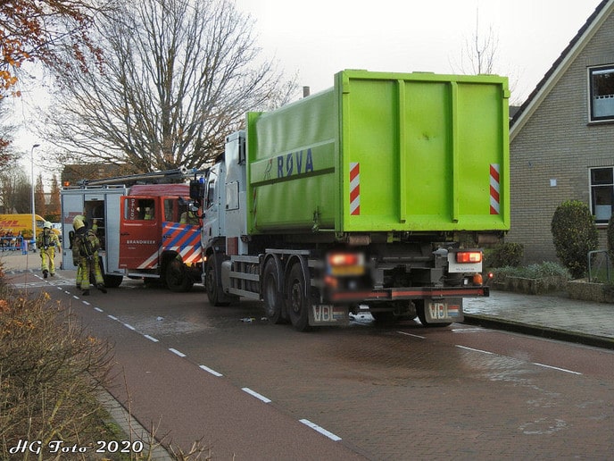 Vuilniswagen in brand aan de Brethouwerstraat
