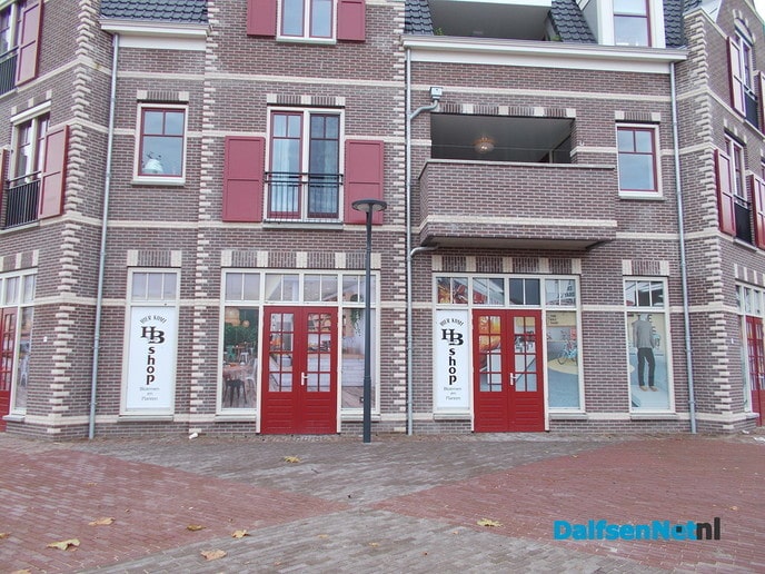 HB: De verhuiswagens staan bijna klaar