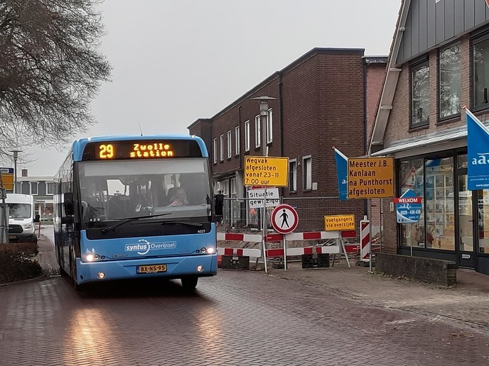 Werk aan het elektriciteitsnet in de Burg. Backxlaan - Foto: William uit Dedemsvaart