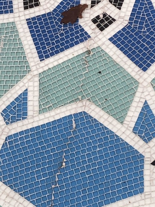 Het lijkt net of er scheuren in zitten - Foto: Ingezonden foto