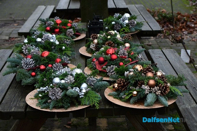 Zonnebloem Dalfsen deelt Kerstattenties uit - Foto: Johan Bokma