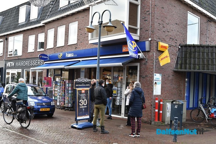 Veel winkels open deze maandag in het dorp - Foto: Johan Bokma