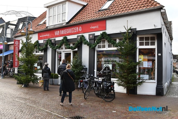 Veel winkels open deze maandag in het dorp - Foto: Johan Bokma