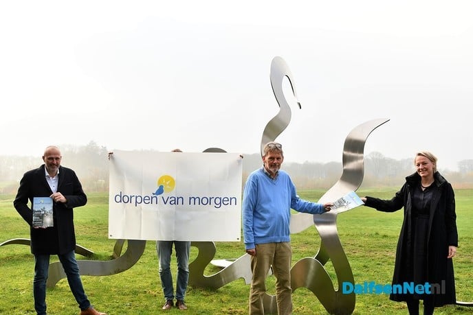 Eerste magazines Dorpen van Morgen uitgereikt aan B&W - Foto: Johan Bokma