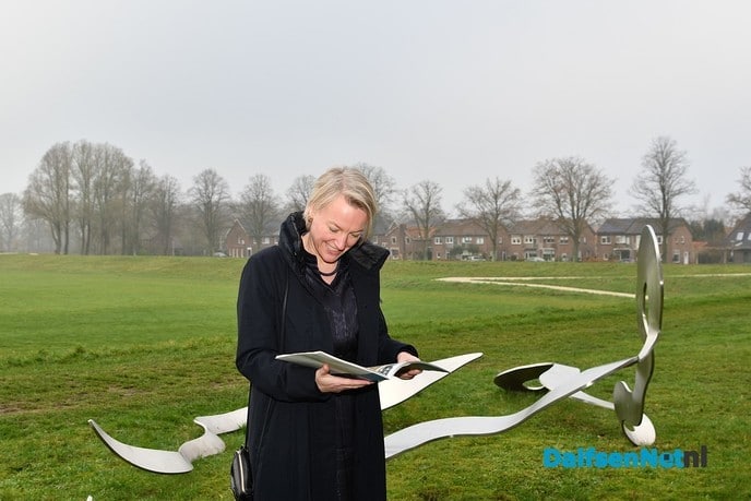 Eerste magazines Dorpen van Morgen uitgereikt aan B&W - Foto: Johan Bokma