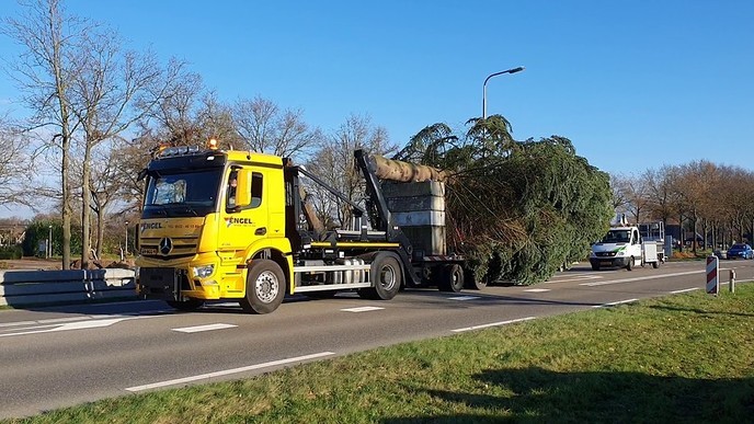 Even een kerstboompje vervoeren, met groot materiaal over de Hessenweg toeren