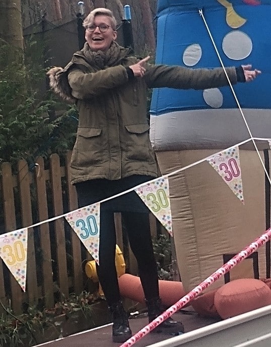 Feest in Sterrenbos: Debby gaat helemaal los