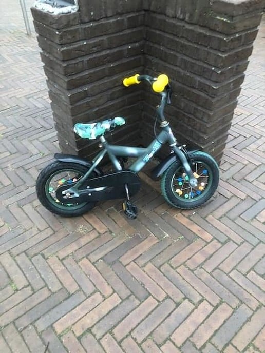 Elektrische fiets en kinderfietsje - Foto: Ingezonden foto