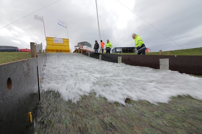 Waterschap stelt Vechtdijken met golven op de proef - Foto: Ingezonden foto