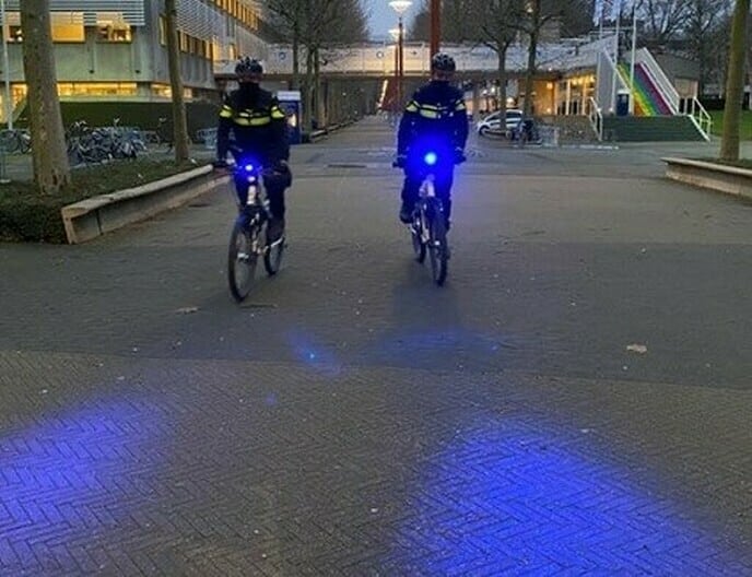 Blauwe verlichting voor politiebikers - Foto: Politie