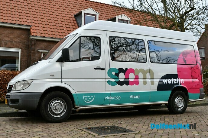 Opvallende bus Saam Welzijn rijd binnenkort in de gemeente Dalfsen - Foto: Johan Bokma