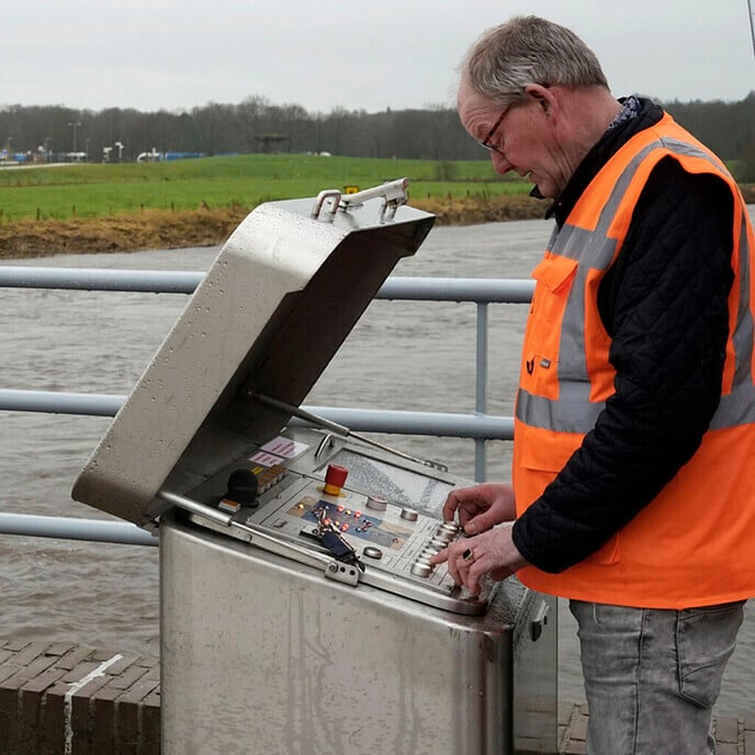 Onderhoud hydrauliek Vechtbrug Dalfsen - Foto: Paul Scholten