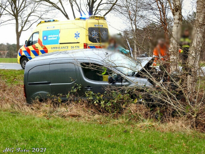 Caddy raakt het spoor bijster op de N348