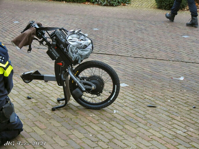 Brommobiel de weg kwijt op de Wilhelminastraat