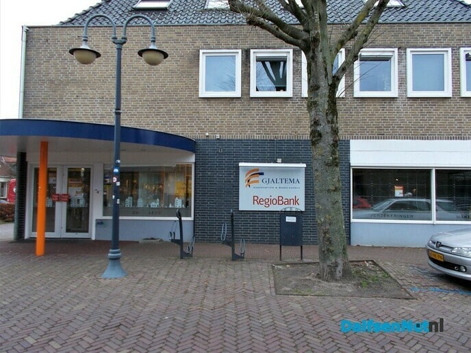Verhuizing bank en makelaarskantoor