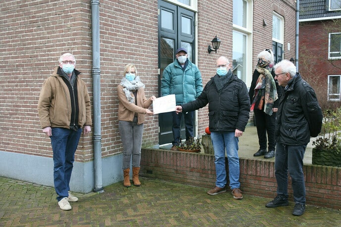 Gift SVD kerstbomenactie voor Hospice Dalfsen - Foto: Ingezonden foto